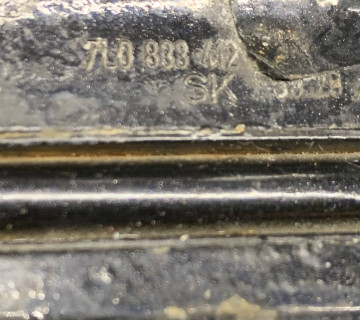7l0833412 Петля двері задня права нижняя Volkswagen Touareg 1 2002—2010