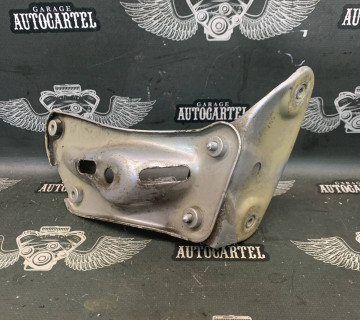 Кронштейн крила переднього правого Skoda Octavia A5 1z0821142a, 1z0810680a