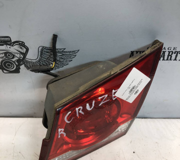 Ліхтар задній правий в кришку багажника Chevrolet Cruze 21759918