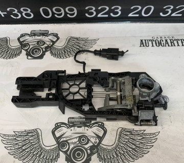 Ручка кронштейн передніх лівих дверей Volkswagen Passat B6 3c0837885h