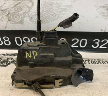 замок двери передній лівий Nissan Primera p12 80501AV600