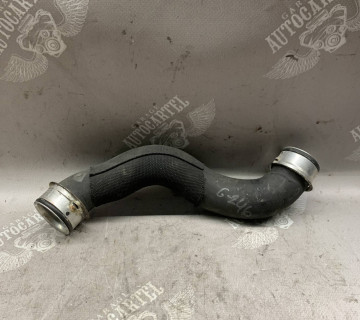 Патрубок радіатора праворуч до двигуна Mercedes W212 (om651) a2125018282