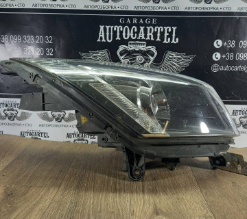 Фара передня права ксенон CITROEN C6 9660983380