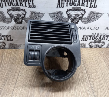Дефлектор обдуву салону Volkswagen Golf 4. Лівий. 1J1815715A.