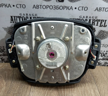 Подушка безпеки в кермо AUDI A6 C5. 1997-2004. 4B0880201AF