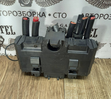 Блок запобіжників головний Mercedes W203 1.8k A2035450803