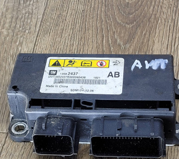 Блок управління AirBag Chevrolet Cruze Orlando Opel Astra J 13582437