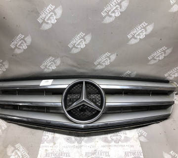 Решітка радіатора Mercedes 204 c class