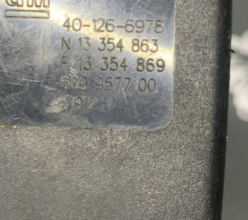 13354869 Фіксатор (замок) ременя безпеки задній Opel Astra J 09-15р.