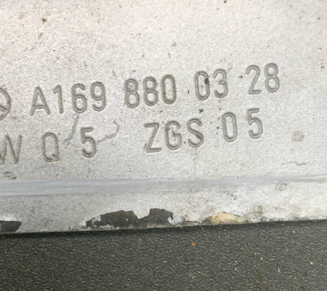 a1698800328 Петля капота ліва Mercedes B W245 2005—2011