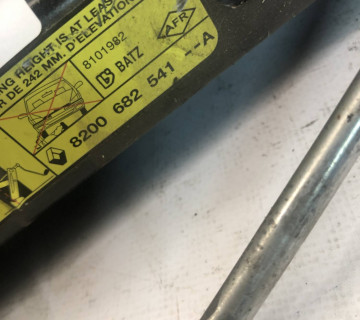 Домкрат RENAULT CLIO 3 2005-2012 8200682541
