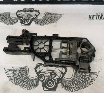 Ручка кронштейн передніх лівих дверей VW Passat B6 3c0837885f