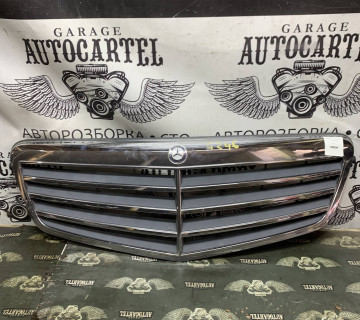 Решітка радіатора Mercedes E-class w212 a2128800183