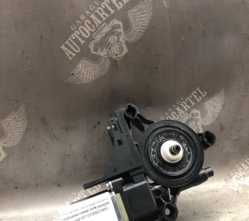 Моторчик склопідйомника передній лівий Volkswagen Passsat B7 0130822451