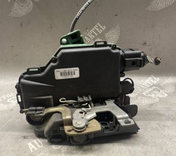 Замок передніх дверей правий Volkswagen Golf IV 3b1837016ac