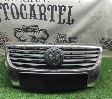 Решітка радіатора VW Passat B6 під партроніки 3c0853651b