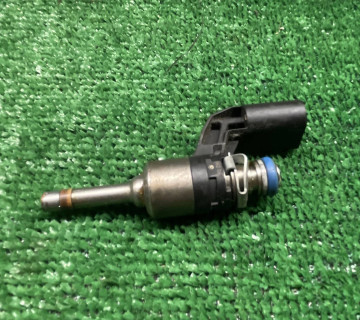 Форсунка паливна VAG 1.4 TSI VW Golf 5 03c906036e