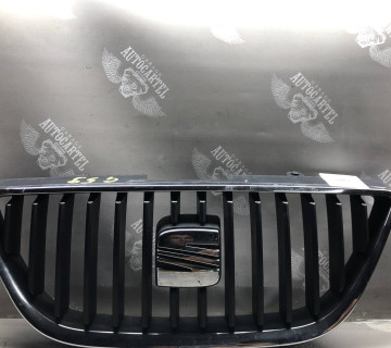 Решітка радіатора -12 Seat Ibiza 2008 6J0853651