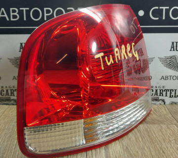 Ліхтар лівий зовнішній VW Touareg 7L6945095K
