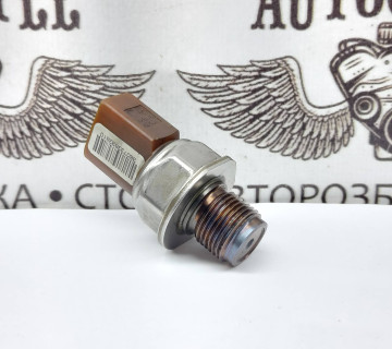 Датчик тиску паливної рампи Volkswagen Passat B7 1.6TDI 03L906051