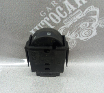 04050711 кнопка корректора фар Volkswagen Passat B4 1994