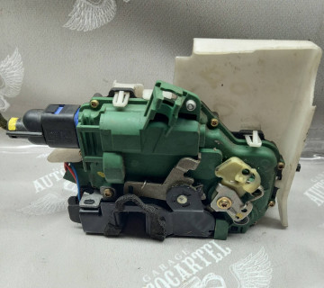Замок дверки передній правий Volkswagen Polo 4 2001-2009 8 pin 3B2837016R