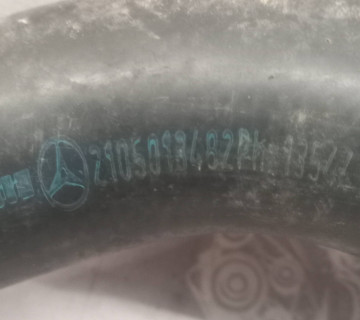 Патрубок охолодження радіатора верхній Mercedes W210 2.2 cdi 2105013482