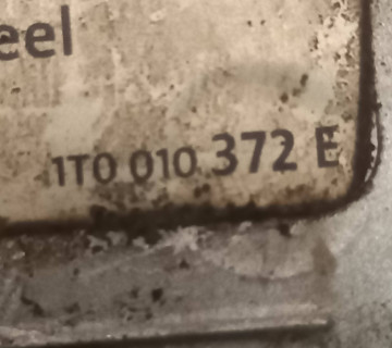 Лючок бензобака Volkswagen Touran 1t0010372e