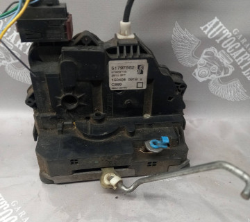 Замок дверки передній правий FIAT Grande Punto 05-09 51797562