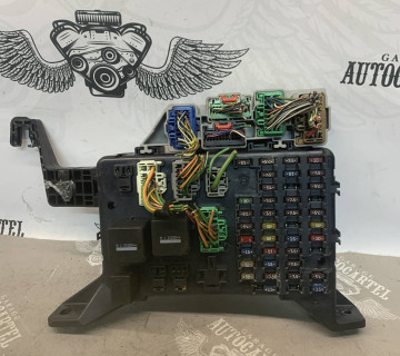 Блок запобіжників ford mondeo mk3 4s7t14a073aa