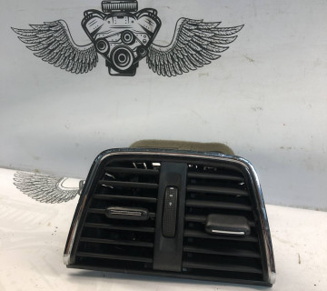 Дефлектор повітряний задній центральний Skoda Octavia (A7) 2013-2020 5E0819203A
