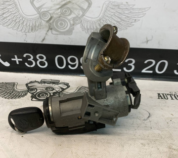 Замок запалювання Toyota Corolla E12 45020-02-4