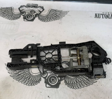 Ручка кронштейн двері ліва ззаду VW Passat B6 3c0837885g