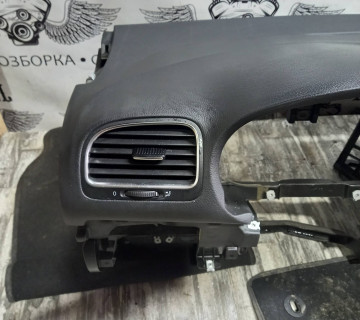 Торпедо панель airbag консоль Volkswagen Golf 6 2008-2014