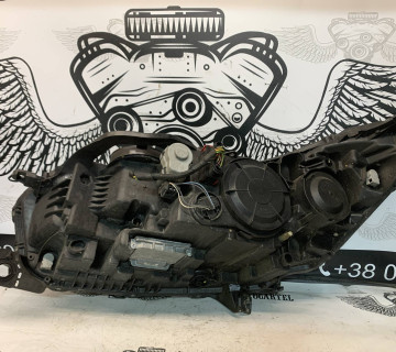 Фара права передня (ксенон) Citroen C5 2008-2017 9689037780