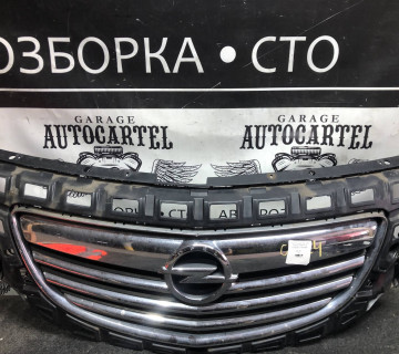 Решітка радіатора Opel Insignia 2008-2013 13282567 21897689