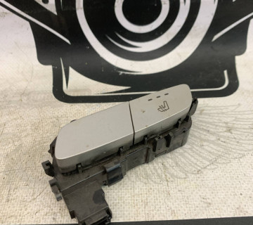 Кнопка підігріву сидіння передня права Mercedes C-class W205 a2139057502