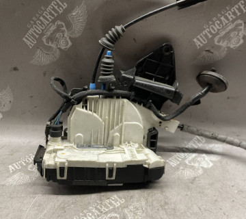 Замок задній правий Mercedes W204 a2047300835