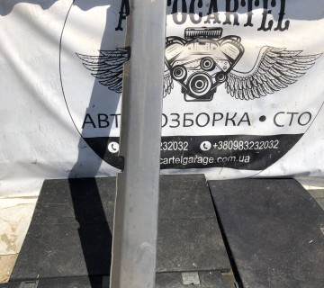 Бокова накладка поріг права Ford Kuga mk1 8v41s10154ac