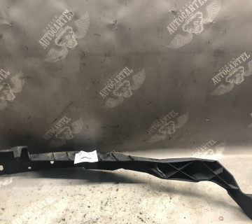Кронштейн бампера переднього правий Opel Astra J 2009- 13287640