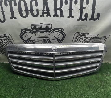 Решітка радіатора Mercedes W212 2010 taiwan 21121227