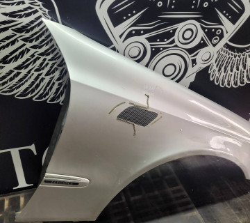 Крило переднє праве Mercedes E-Class W211 21399657