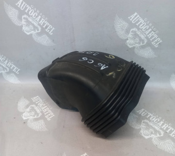 Патрубок повітряного фільтра 3.0 TDI AUDI A6 C6 4f0129739b