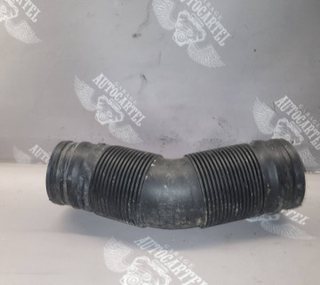 Патрубок воздушного фильтра на Skoda Fabia 1.4 TDI 6Q0129684C