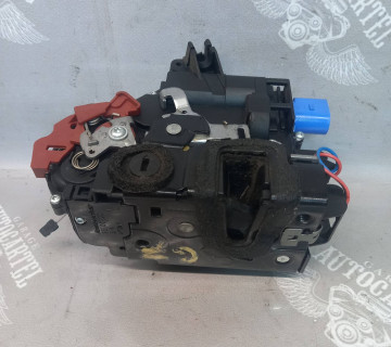 Замок двері задній лівий Skoda Fabia 2 2008-2012 6y0839015a