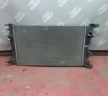 Радіатор охолодження 1.5dci Renault Fluence 214100068r