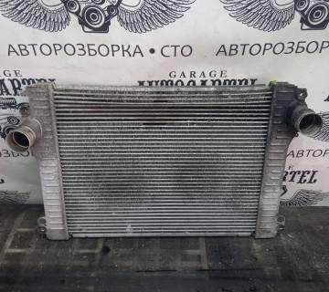 Радіатор інтеркулера Lexus is220 2.2d, 1794026010