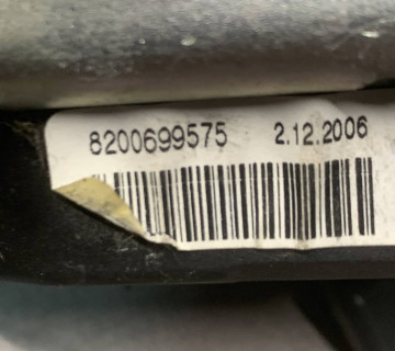 Ремінь безпеки передній правий Renault Scenic 699575 6481101 8200699575
