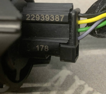 Кнопка відкривання багажника Opel Astra K, insignia b 22939387