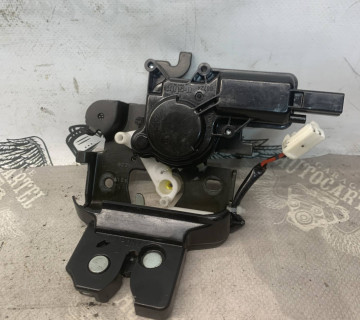 Замок кришки багажника зад mazda 3 седан b6724